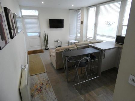 1 bedroom flat to rent - Photo 3