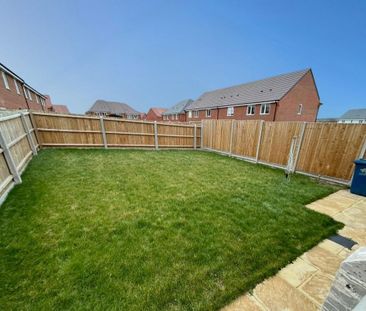 4 bedroom semi-detached house to rent - Photo 4