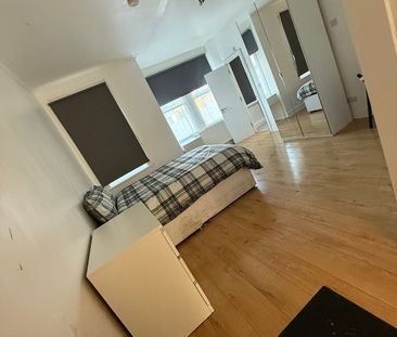 Room in a Shared House, Ivy Road, NW2 - Photo 3