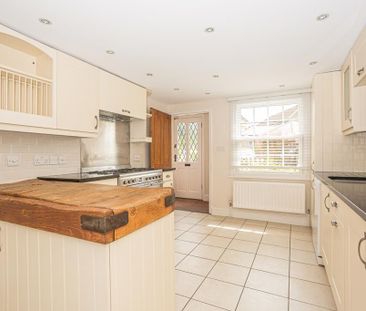 3 bedroom semi-detached house to rent - Photo 4