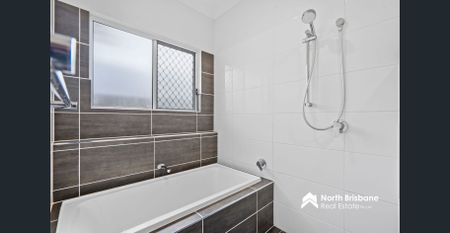 Perfect Family Home Opposite Parkland - Photo 5