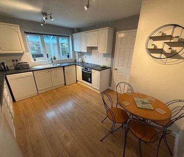 4 bedroom detached house to rent - Photo 4