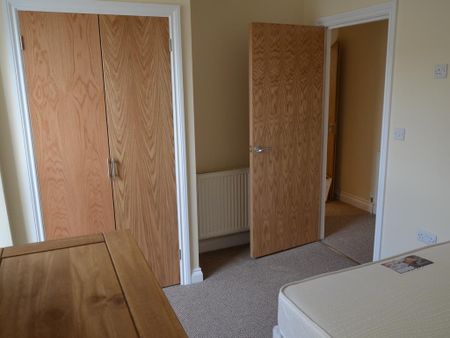 1 bedroom in a house share to rent - Photo 4