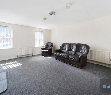 3 Bed End-terrace House - Photo 2