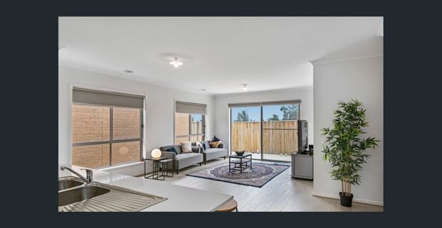 3-Bedroom Home in Prime Officer Location! - Photo 1