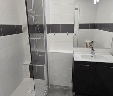 Location Appartement 3 pièces 78m² LA ROCHE SUR YON 85000 - Photo 2