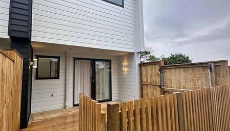 Modern sunny 2 Bedroom home! - Photo 3