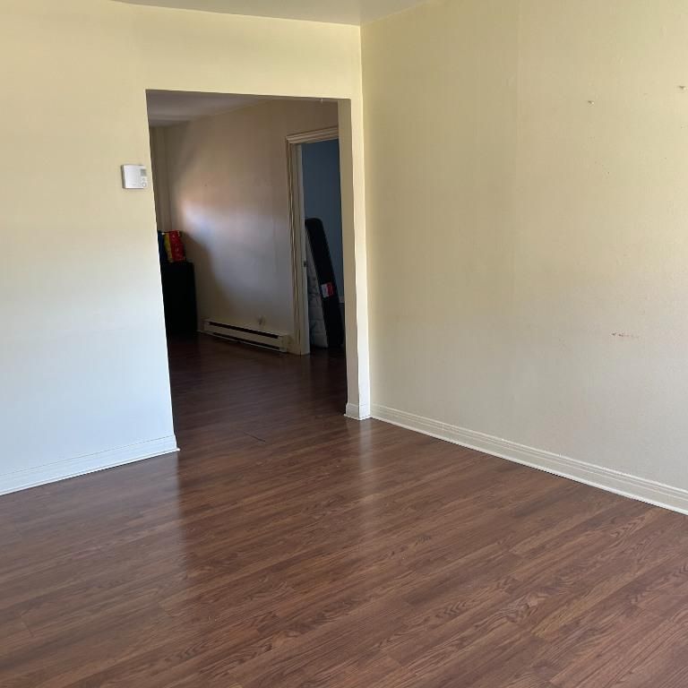 GRAND 4 1/2 ENSOLEILLÉ & LUMINEUX — 2 CHAMBRES — TROIS-RIVIÈRES — 1 100$/MOIS - Photo 1
