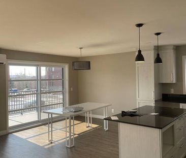 Grand Et Luxueux 4 1/2 Rock Forest - Photo 3