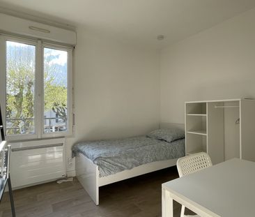 Location Appartement 1 pièce 11m² LA ROCHE SUR YON 85000 - Photo 3