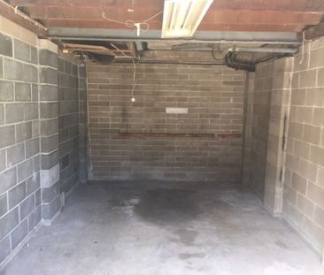 Two bedroom unit with single garage - Photo 5