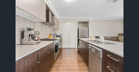 Love the Location – Modern Comfort in a Highly Sought-After Pocket of Point Cook - Photo 4