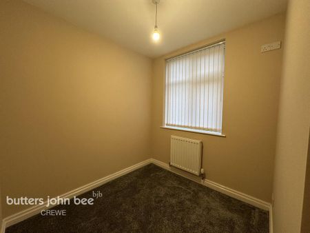 3 bedroom semi-detached house to rent - Photo 5