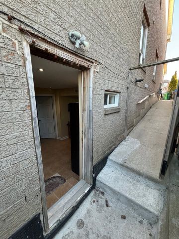 For Lease - 4 Lonestar Crescent Unit# Basement, Brampton, Ontario - Photo 2