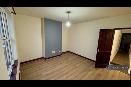 2 bedroom terraced house to rent - Photo 3