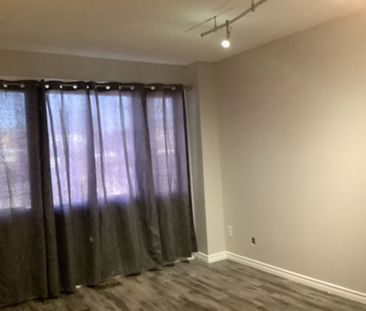 For Lease - 11 Rosenfeld Drive, Barrie, Ontario - Photo 5