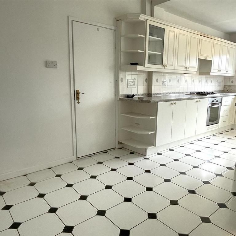5 bedroom detached house to rent - Photo 1