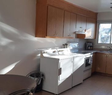 Grand 4 1/2 au 3e étage avec Balcon dans un immeuble très tranquill... - Photo 2