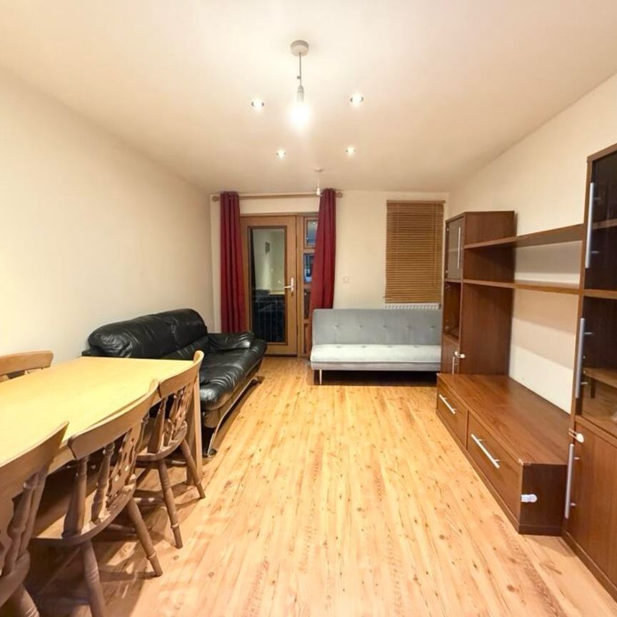 2 Bed Flat, Cooke Street, IG11 - Photo 1