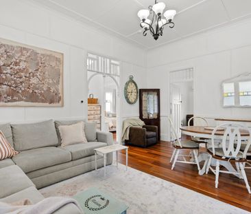 Charming Fully Furnished Riverfront Queenslander with Expansive Ver... - Photo 1