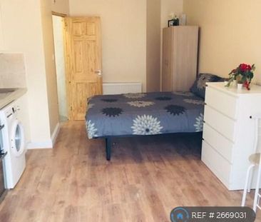 Studio to rent - Photo 2