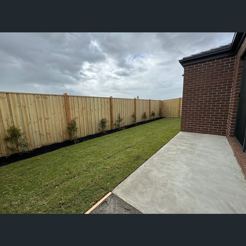13 Seachange Street, Armstrong Creek, Vic 3217 - Photo 1