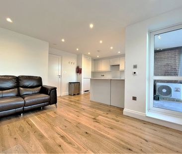 Beautifully refurbished 1-bed flat, Ealing W5 2JD - Photo 6