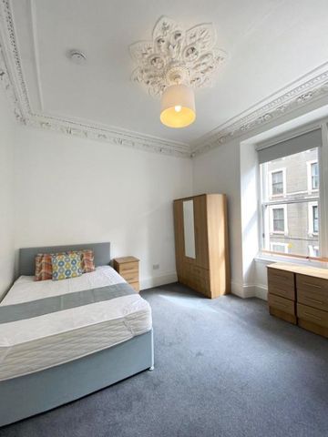 3 bedroom flat to rent - Photo 2