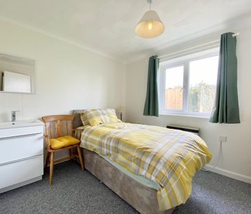 1 bedroom in a house share to rent - Photo 3