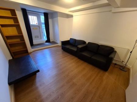2 bedroom flat to rent - Photo 2