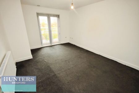 2 bedroom Flat To Let - Photo 5