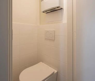 Gerenoveerd gelijkvloersappartement met garagebox. - Photo 6