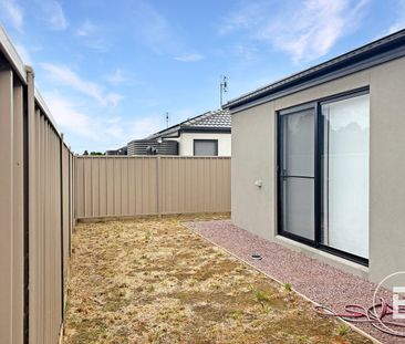 MODERN 3 BEDROOM HOME - Photo 2