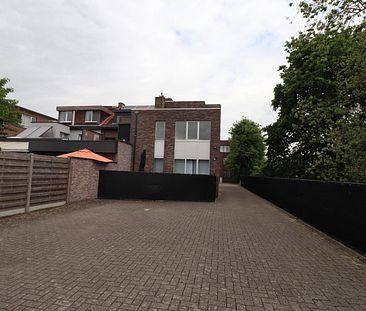 Een gerenoveerd appartement op de eerste verdieping achteraan met autostaanplaats - Photo 5