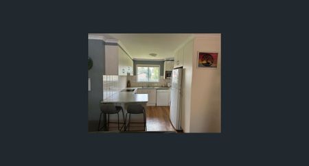 Fantastic Two Bedroom Unit, Located Five Minutes from the Centre of Town - Photo 3