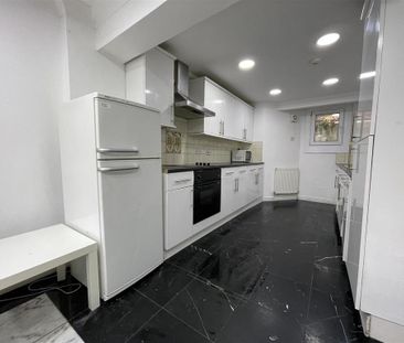 4 bedroom apartment to rent - Photo 5
