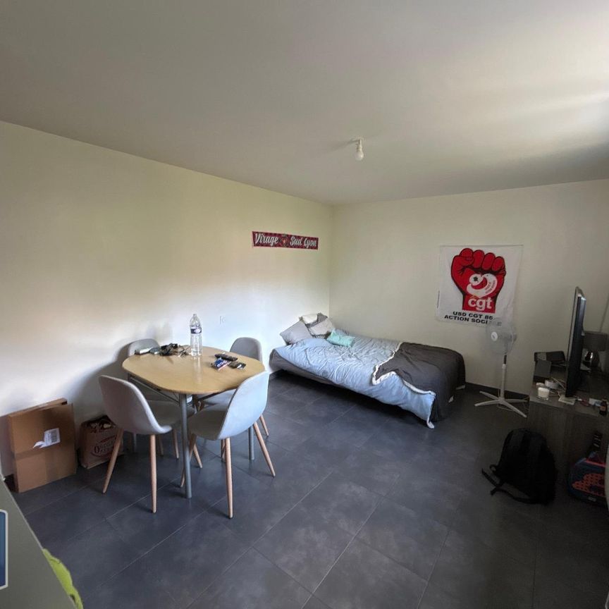 Location Appartement 1 pièce 22m² POITIERS 86000 - Photo 1