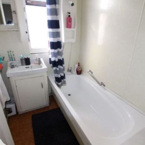 Lovely living in May - Photo 2