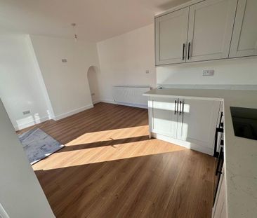 3 bedroom terraced house to rent - Photo 6
