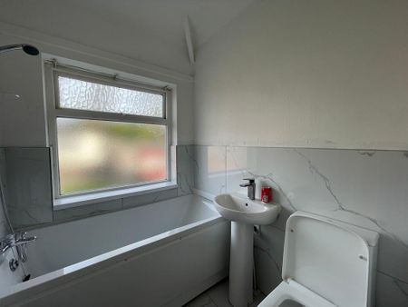 3 bedroom semi-detached house to rent - Photo 5