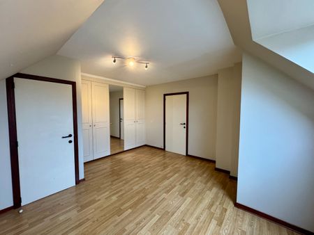 Ruim duplex-appartement met 3 SLPK, 2 BADK en terras - Photo 3