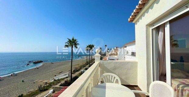 Beachfront Townhouse in Playa Paraiso, Manilva - Photo 1