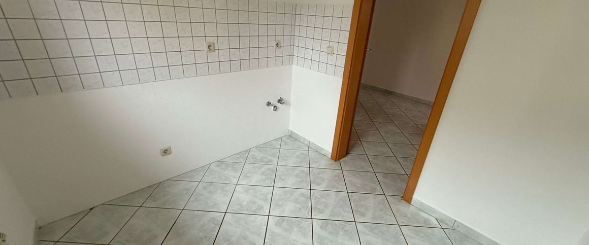 1. OG mit Feldblick / Süd-West-Balkon / Bad mit Wanne+Fenster+Dusche / Stellplatz - Foto 1