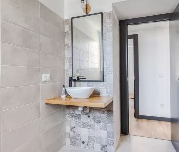 Room in a shared 4-bedroom apartment for rent in Cabanyal-Canyamelar, Valencia, professionals only and students allowed. - Foto 2