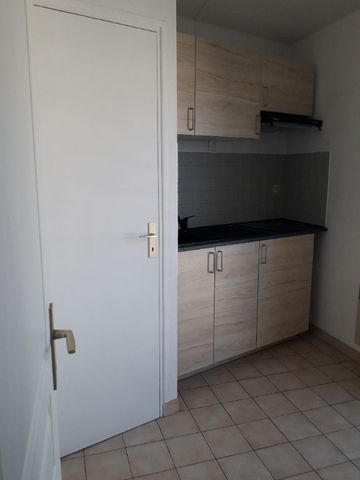 Location appartement 1 pièce, 27.00m², Corbeil-Essonnes - Photo 2