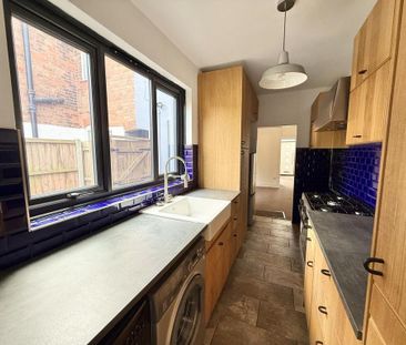 3 bedroom terraced house to rent - Photo 5