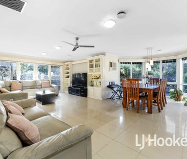 Family Home with Magnificent Gardens! - Photo 1