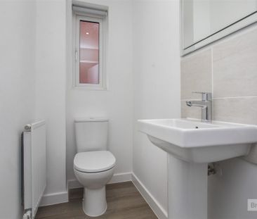4 bed House - Semi-Detached To Let - Photo 5