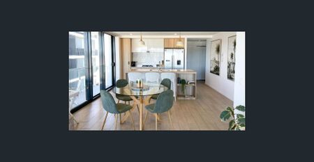 Coastal Luxury Living – Furnished 2 Bedroom Apartment in Prime Beachfront Position - Photo 3