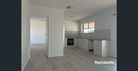 Fully renovated 4 bedroom home - Photo 5